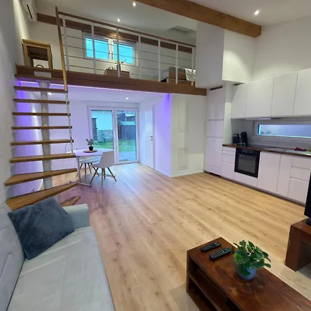 Feriehus Small Loft House, Mezzanine, Garden, Parking, Near Basel Saint-Louis (Haut-Rhin)